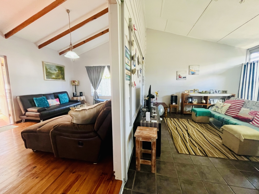 4 Bedroom Property for Sale in Sandbaai Western Cape